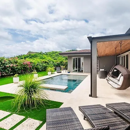 Contemporary Villa 3 Bd 3Ba Pool